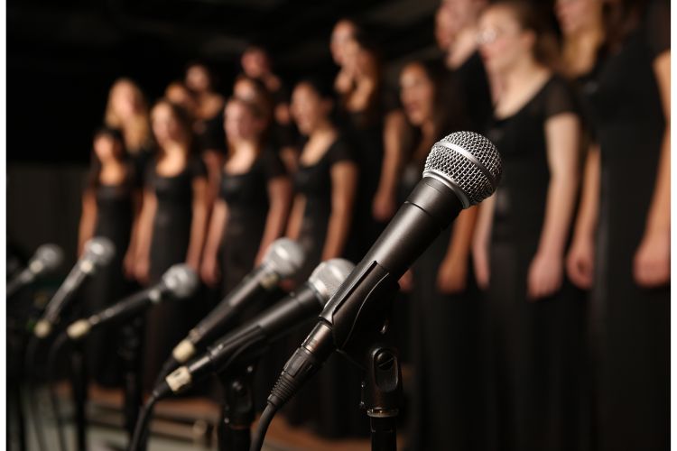 How To Sing Better by Listening to Great Singers